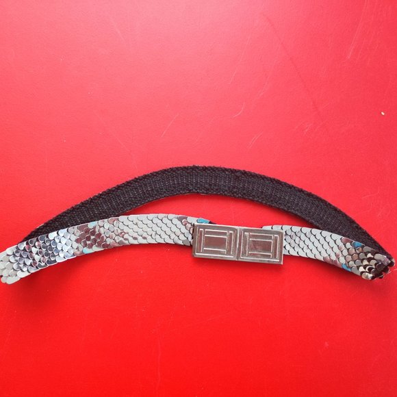 Vintage 90's retro buckle silver tone stretch belt fish scales - Picture 1 of 4